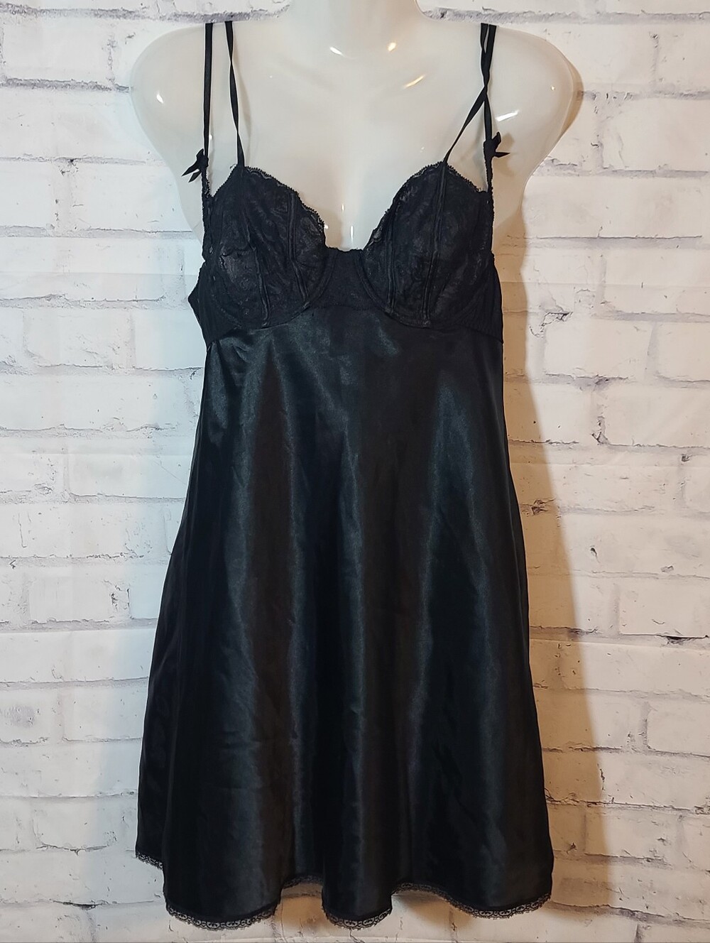 Morgan Taylor Intimates Black Satin Full Slip M Underwire Lace Bow Adjustable
